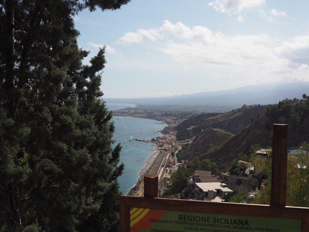 Vue de Taormina sur la côte, Sicile