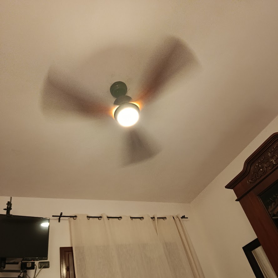 Ventilateur au plafond