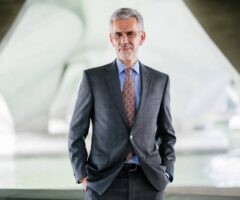 L’effroyable discours de présentation